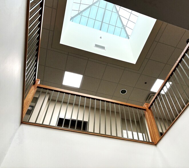 More Photos Of 510 W Adams St, Plymouth Medical For Lease