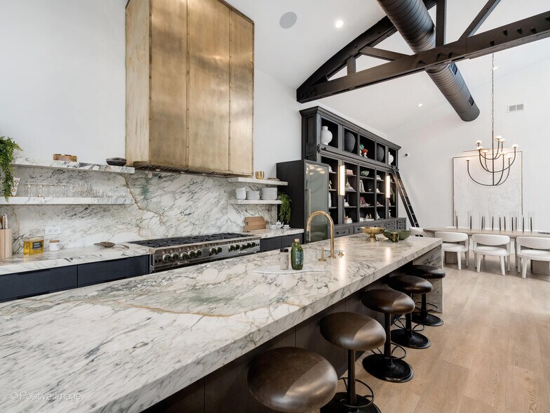 More Photos Of 2733 N Pulaski Rd, Chicago Showroom For Sale