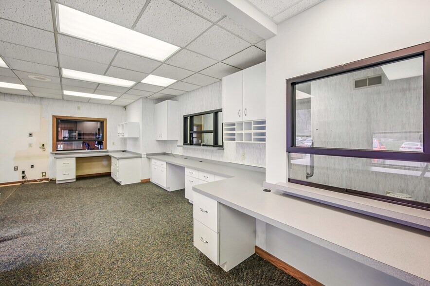 More Photos Of 2000 Green St, Farrell Medical For Sale