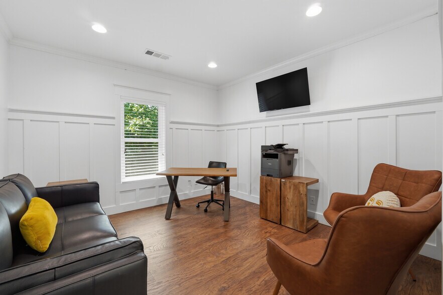 More Photos Of 1843 Peeler Rd, Dunwoody Office For Lease