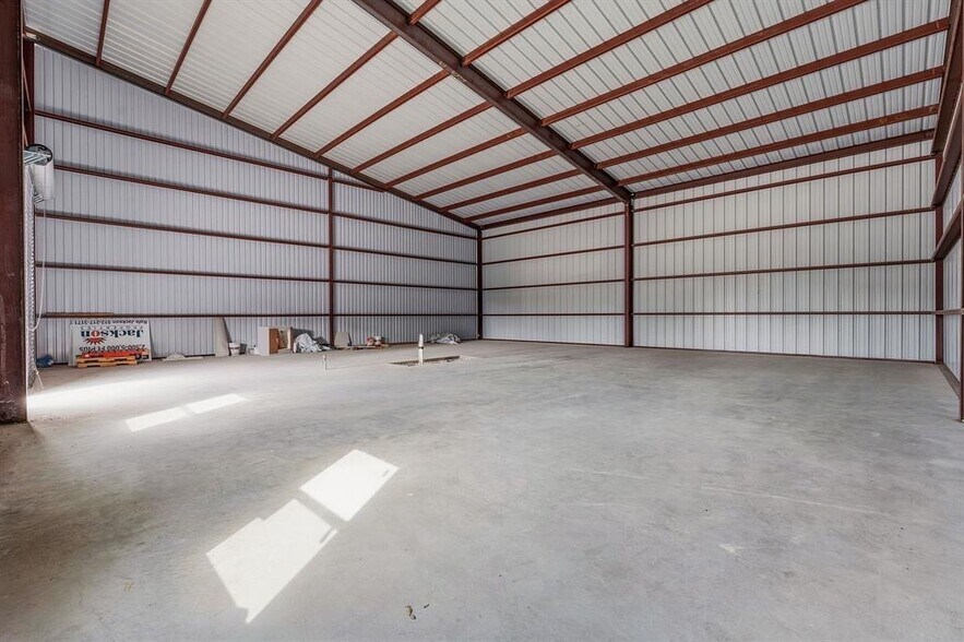 More Photos Of 10200 Darden Hill Rd, Austin Flex For Sale
