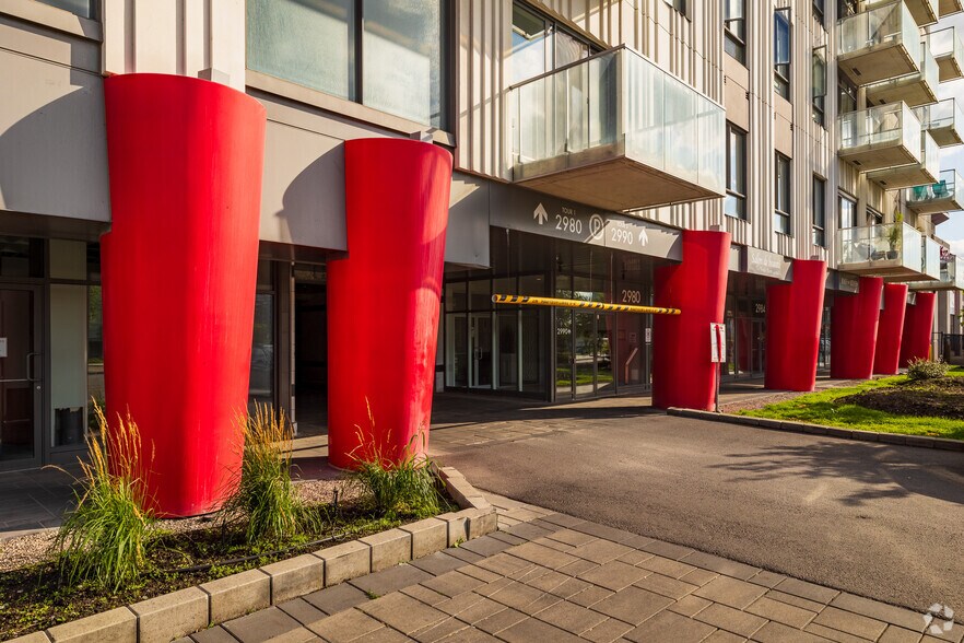 More Photos Of 2990 Boul Saint-Martin O, Laval Apartments For Sale