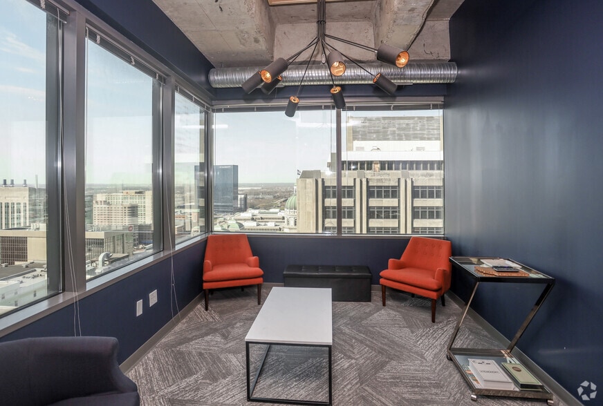 More Photos Of 10 W Market St, Indianapolis Office For Lease