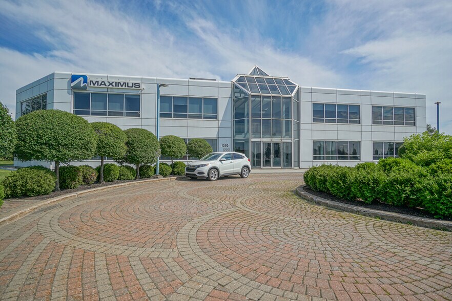 More Photos Of 1250 Rue Marie-Victorin, St-Bruno-de-Montarville Office For Sale