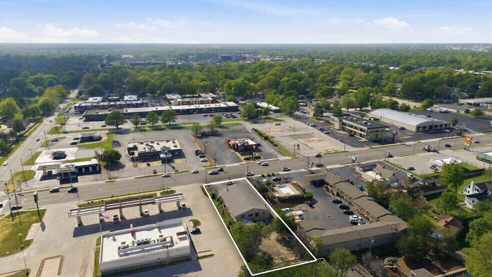 More Photos Of 2122 S Glenstone Ave, Springfield Freestanding For Sale