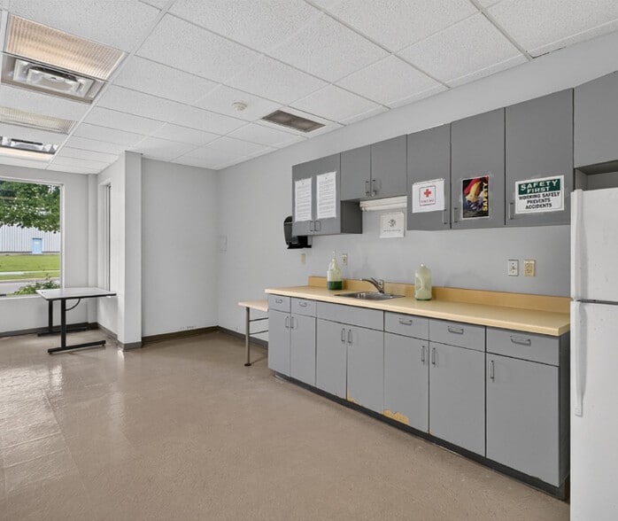 More Photos Of 5500 Canotek Rd, Ottawa Flex For Sale