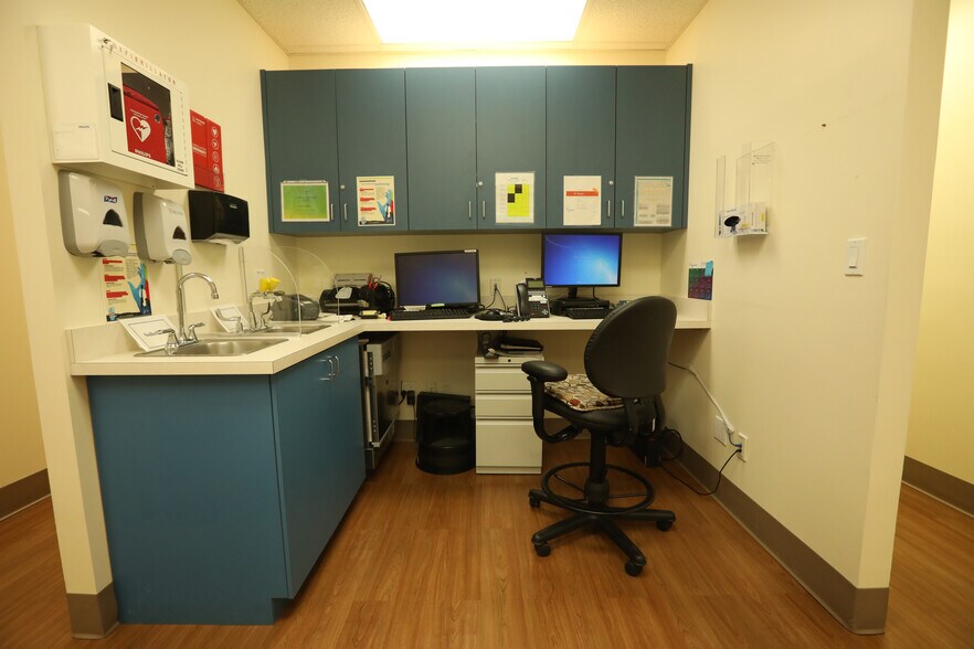 More Photos Of 211-20 Union Tpke, Oakland Gardens General Retail For Lease