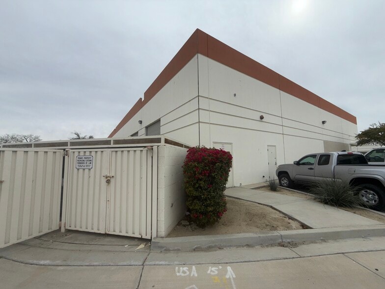 More Photos Of 45090 Golf Center Pky, Indio Warehouse For Sale