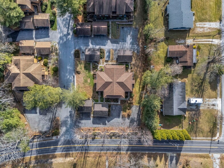 More Photos Of 520 Courtwood Ln, Hendersonville Apartments For Sale