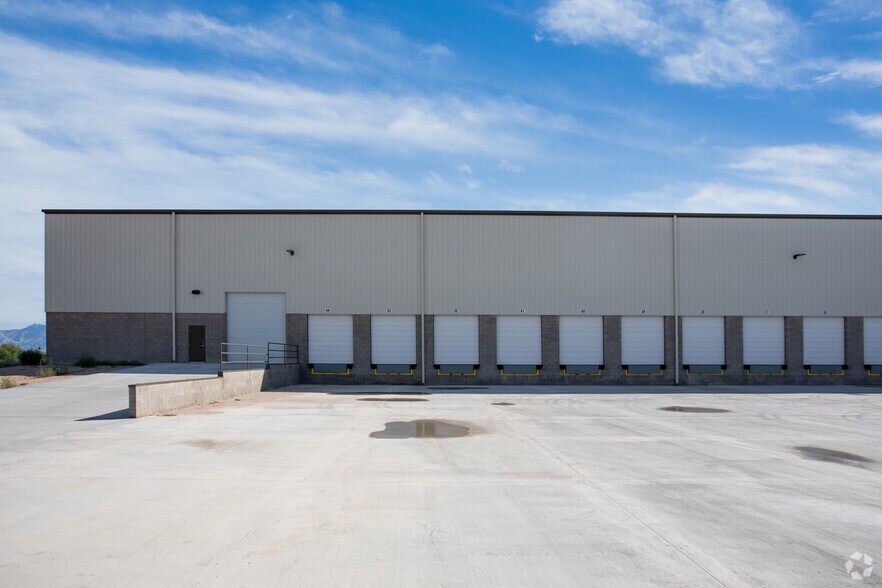 More Photos Of 7225 S Kolb Rd, Tucson Warehouse For Lease
