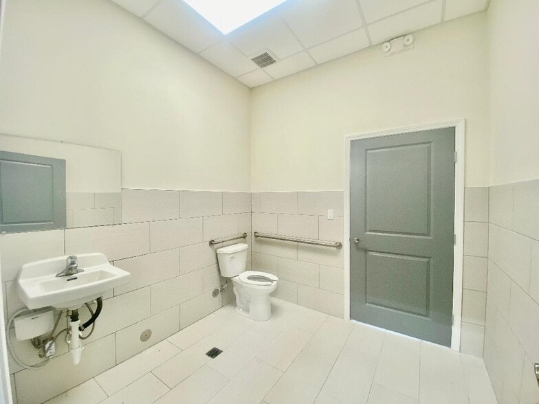 More Photos Of 4213 S Main St, Stafford Unknown For Lease