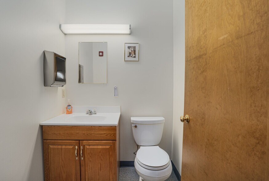 More Photos Of 24 Salt Pond Rd, Wakefield Medical For Sale