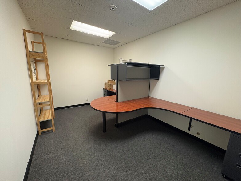 More Photos Of 10934-10940 Portal Dr, Los Alamitos Light Manufacturing For Lease
