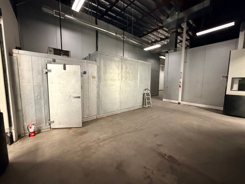 More Photos Of 3975 Landmark St, Culver City Warehouse For Lease