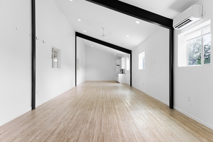 More Photos Of 5203 Beacon Dr, Austin Flex For Lease