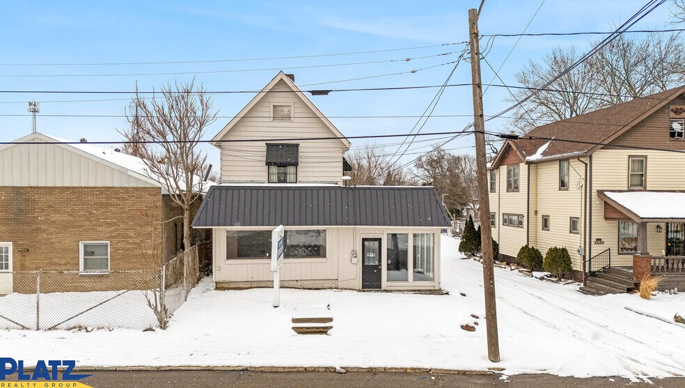 Primary Photo Of 1528 Mahoning Ave, Youngstown Freestanding For Sale