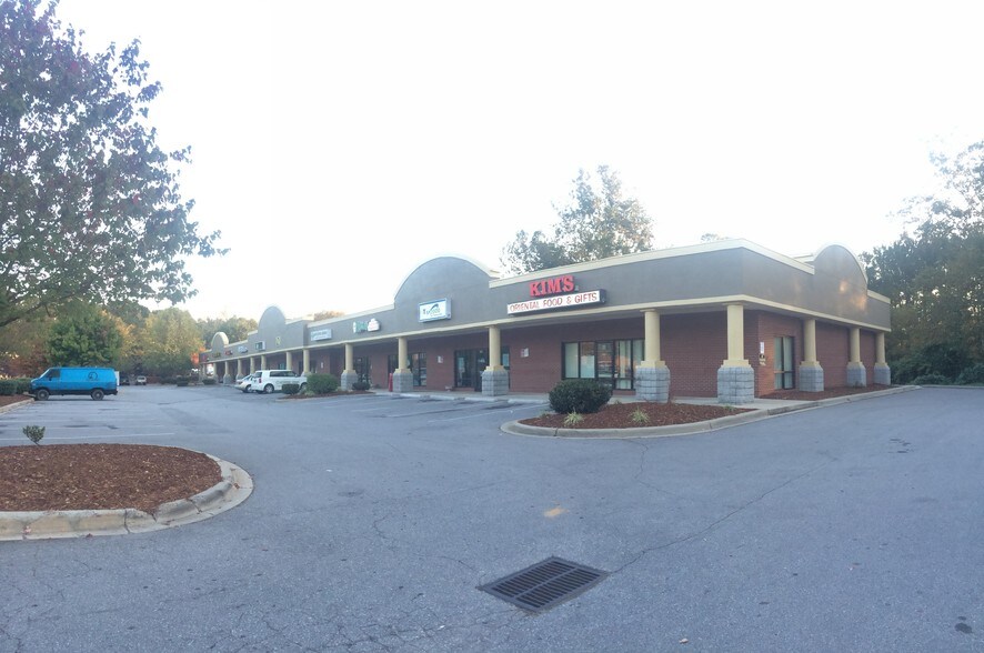 More Photos Of 5 Regent Park Blvd, Asheville Unknown For Lease