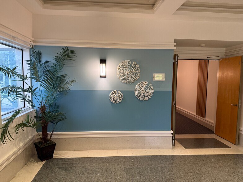 More Photos Of 1070 E Indiantown Rd, Jupiter Office For Lease