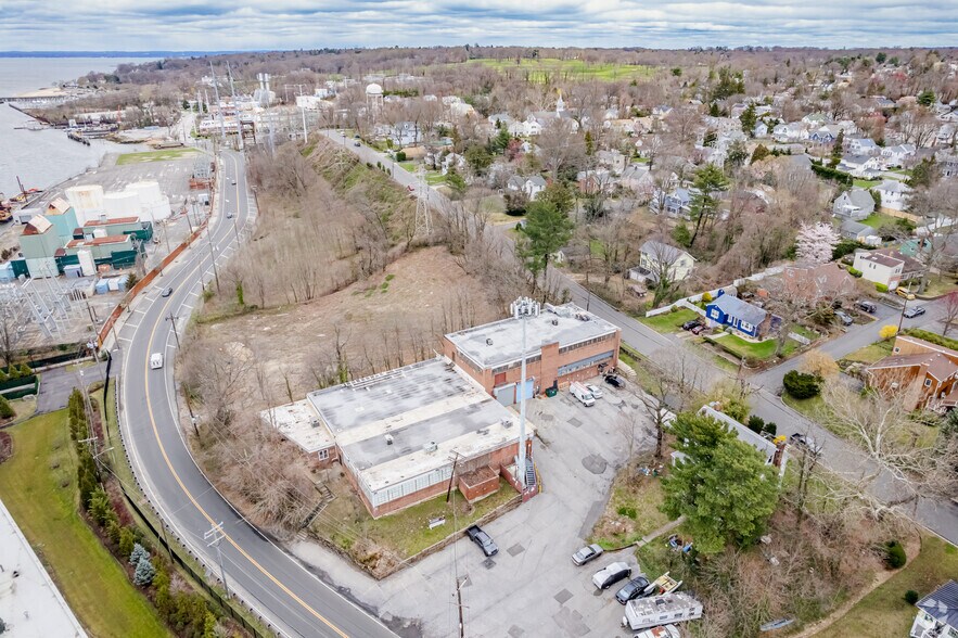 More Photos Of 1 Shore Rd, Glenwood Landing Warehouse For Lease