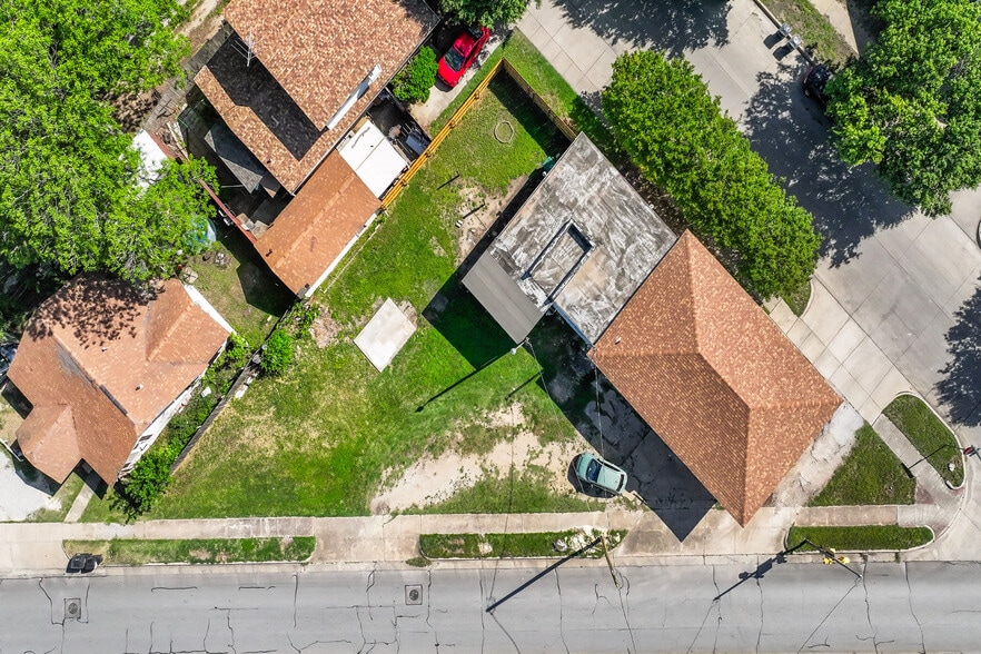 More Photos Of 2100 Azle Ave, Fort Worth Storefront For Sale