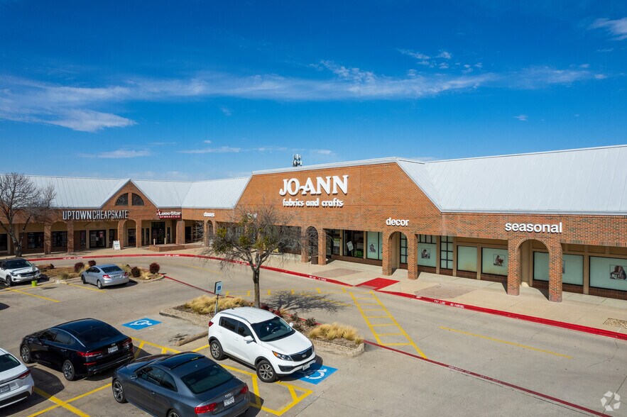 Primary Photo Of 5200-5288 S Hulen St, Fort Worth General Retail For Lease