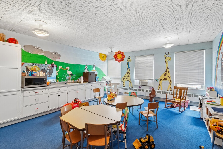 More Photos Of 4323 Douglas Ave, Des Moines Religious Facility For Sale