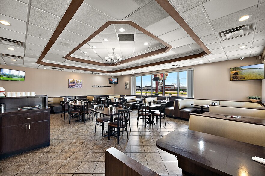 More Photos Of 37116 S Groesbeck Hwy, Clinton Township Restaurant For Sale