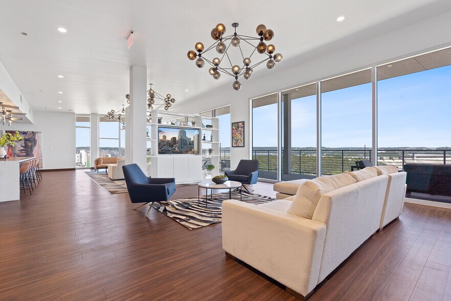 More Photos Of 4229 FM 620, Austin Showroom For Sale