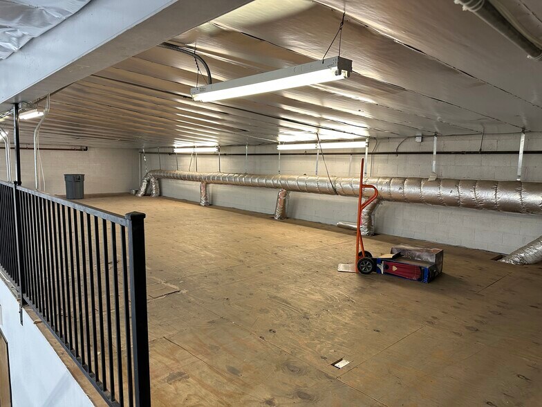 More Photos Of 20821 Dearborn St, Chatsworth Warehouse For Sale