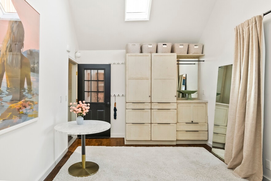 More Photos Of 206 NE 80th Ave, Portland Office For Sale
