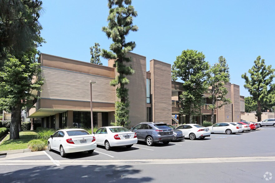More Photos Of 180 E Main St, Tustin Office For Lease