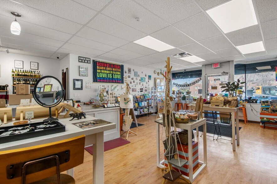 More Photos Of 1652 Grand Ave, Saint Paul Storefront Retail Office For Lease