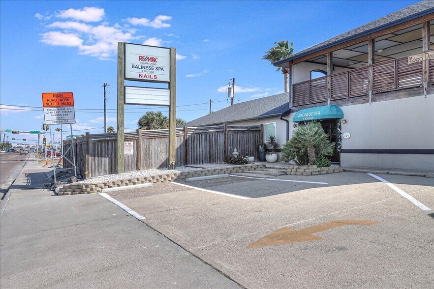 More Photos Of 121 Cut Off Rd, Port Aransas Office For Sale