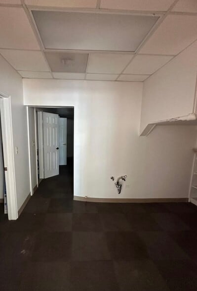 More Photos Of 5200-5210 Bellaire Blvd, Bellaire General Retail For Lease