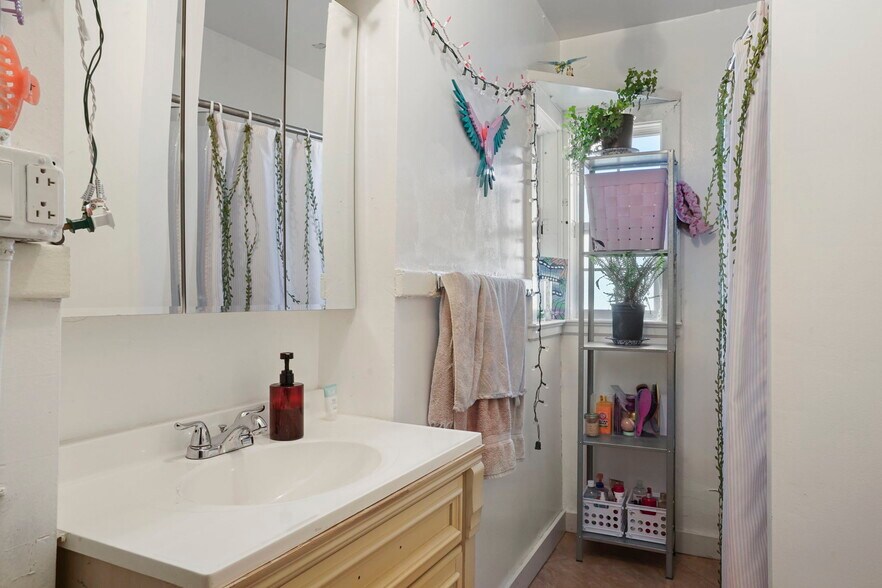 More Photos Of 1000 Carteret Ave, Pueblo Apartments For Sale