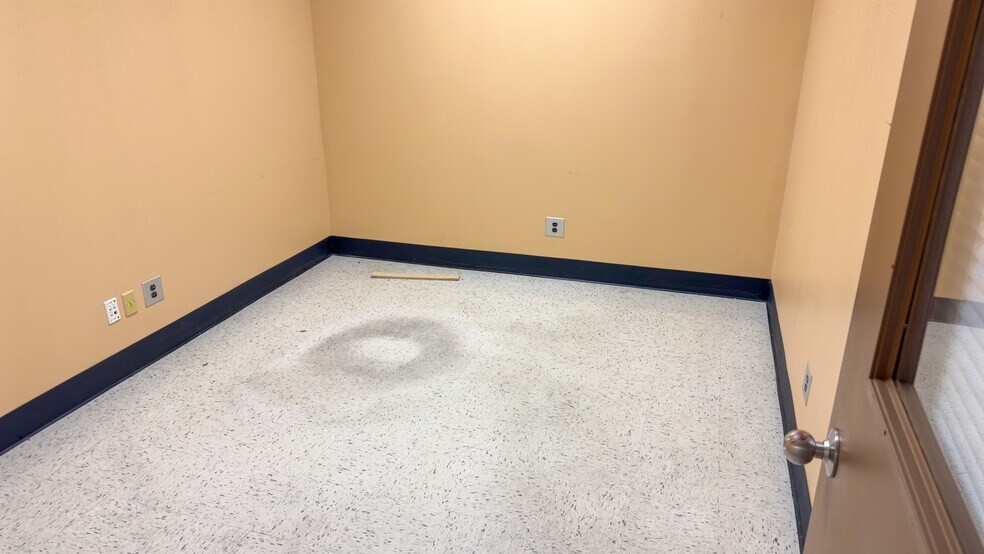 More Photos Of 2400 Mellon Ct, Decatur Distribution For Lease