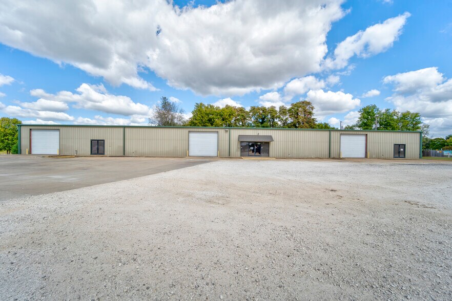 More Photos Of 2594 E Heritage Pkwy, Farmington Warehouse For Lease