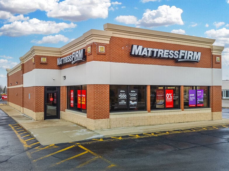 Primary Photo Of 6540 Centers Dr, Holland Restaurant For Sale