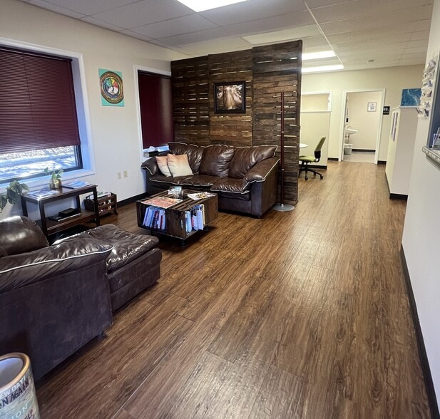 More Photos Of 161 Prosperity Dr, Winchester Showroom For Lease