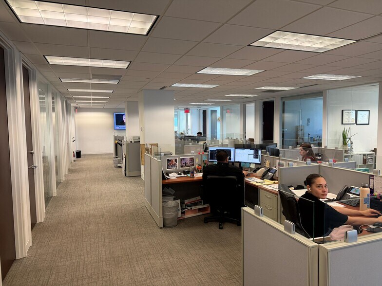 More Photos Of 2601 S Bayshore Dr, Coconut Grove Office For Lease