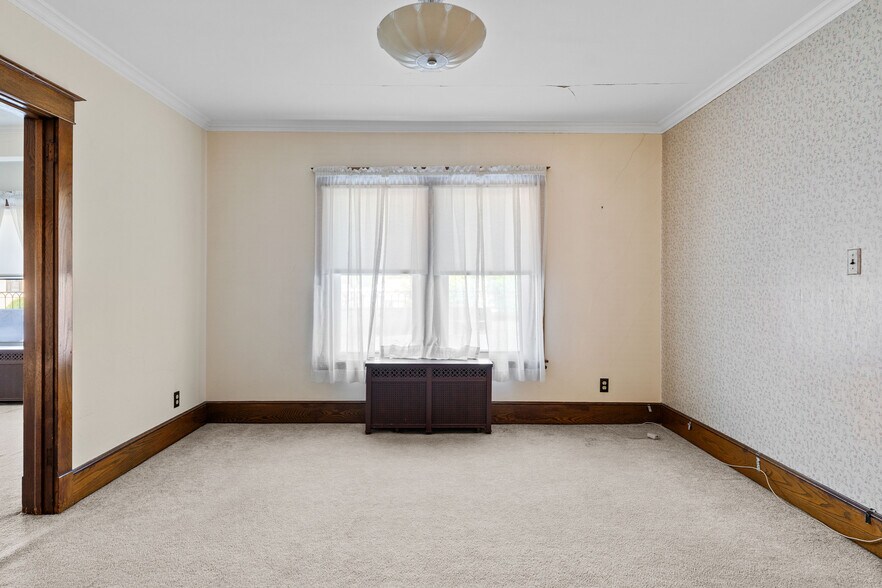 More Photos Of 150 Main St, Johnson City Medical For Sale