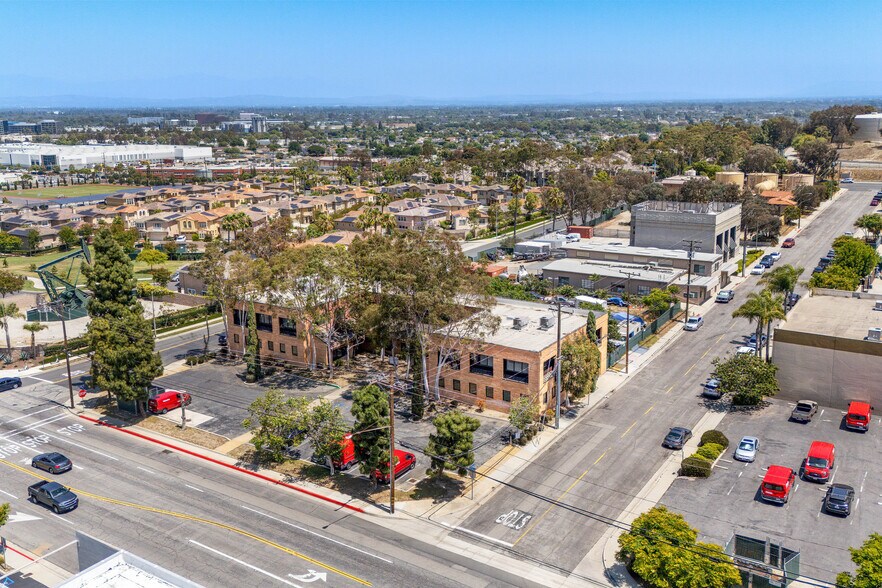 More Photos Of 1982-1984 Obispo Ave, Signal Hill Office For Lease