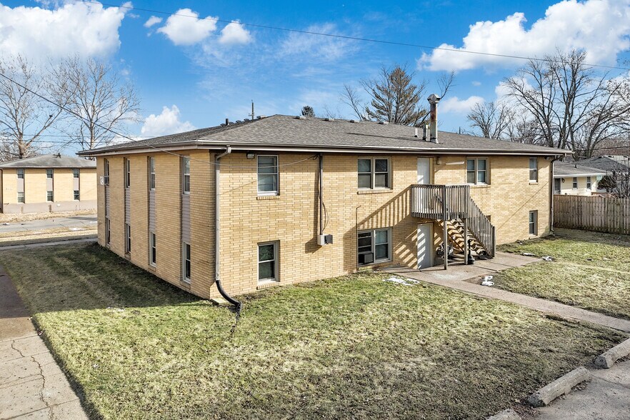 More Photos Of 3411-3418 E 26th St, Des Moines Apartments For Sale