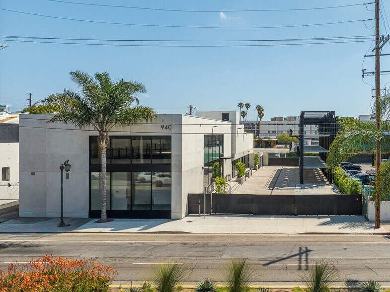 Primary Photo Of 940 N Highland Ave, Los Angeles Office For Sale