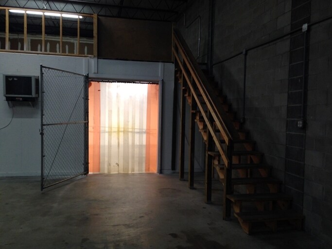 More Photos Of 3028 Mercury Rd, Jacksonville Warehouse For Lease