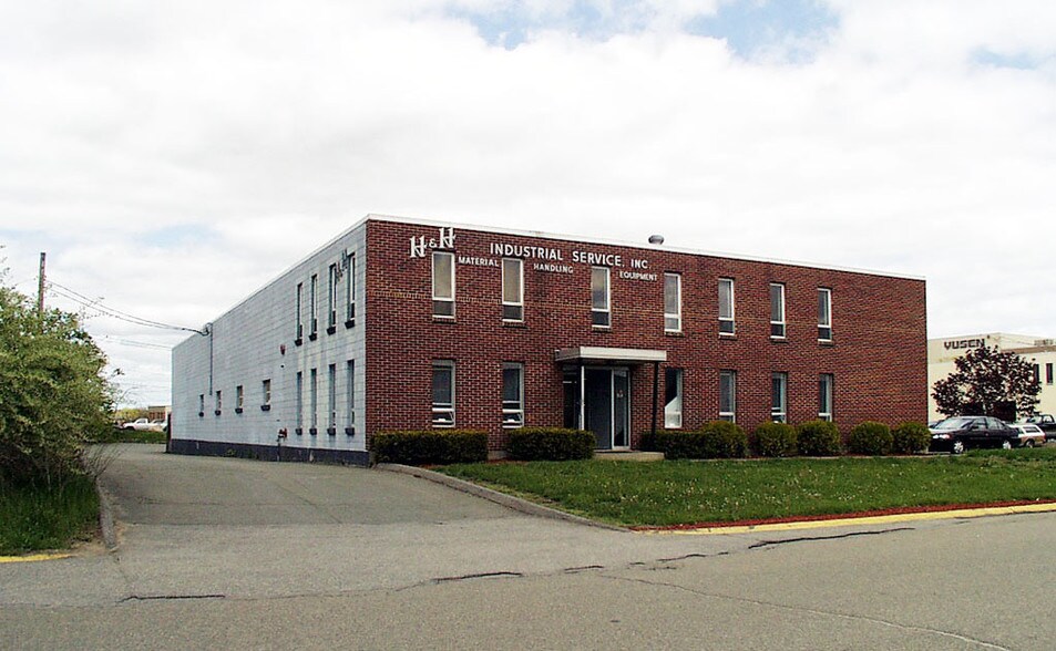 More Photos Of 10 Everberg Rd, Woburn Service For Lease
