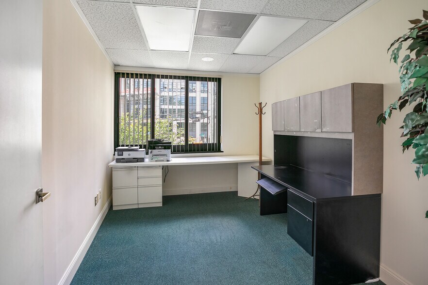 More Photos Of 7960-7990 Old Georgetown Rd, Bethesda Medical For Sale