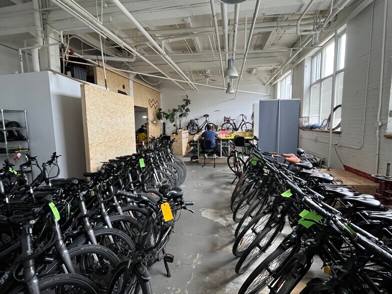 More Photos Of 345 Sorauren Ave, Toronto Office For Lease