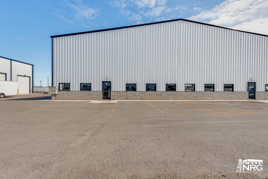 More Photos Of 1208 S Midland Dr, Midland Warehouse For Lease