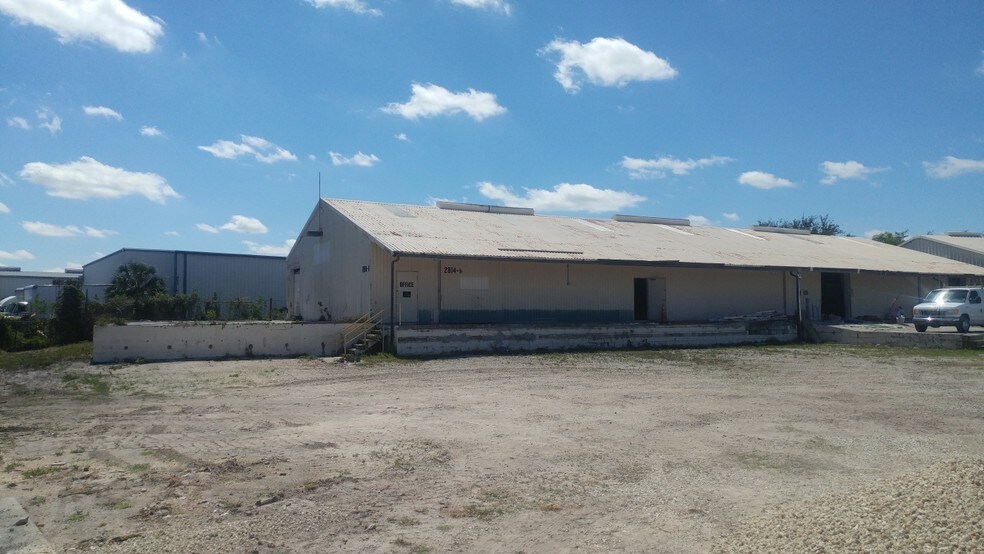 More Photos Of 2814 South St, Fort Myers Warehouse For Sale